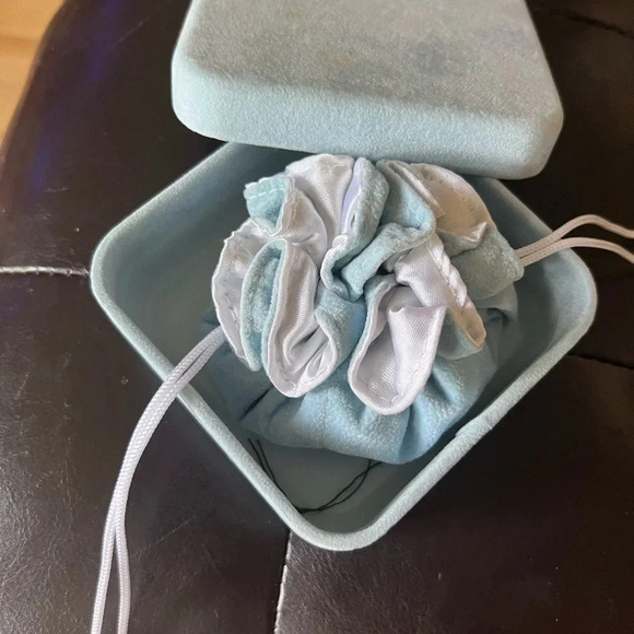 Epiphany pierced earrings - Picture 4 of 5